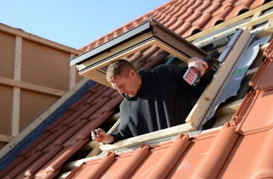 Pose de fenêtres de toit Velux à Champdor-Corcelles